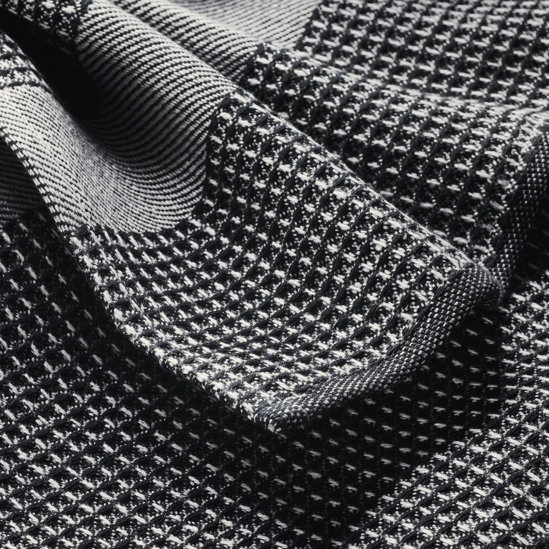 Manufactum Handtuch Waffelpiqué Halbleinen Schwarz Hot