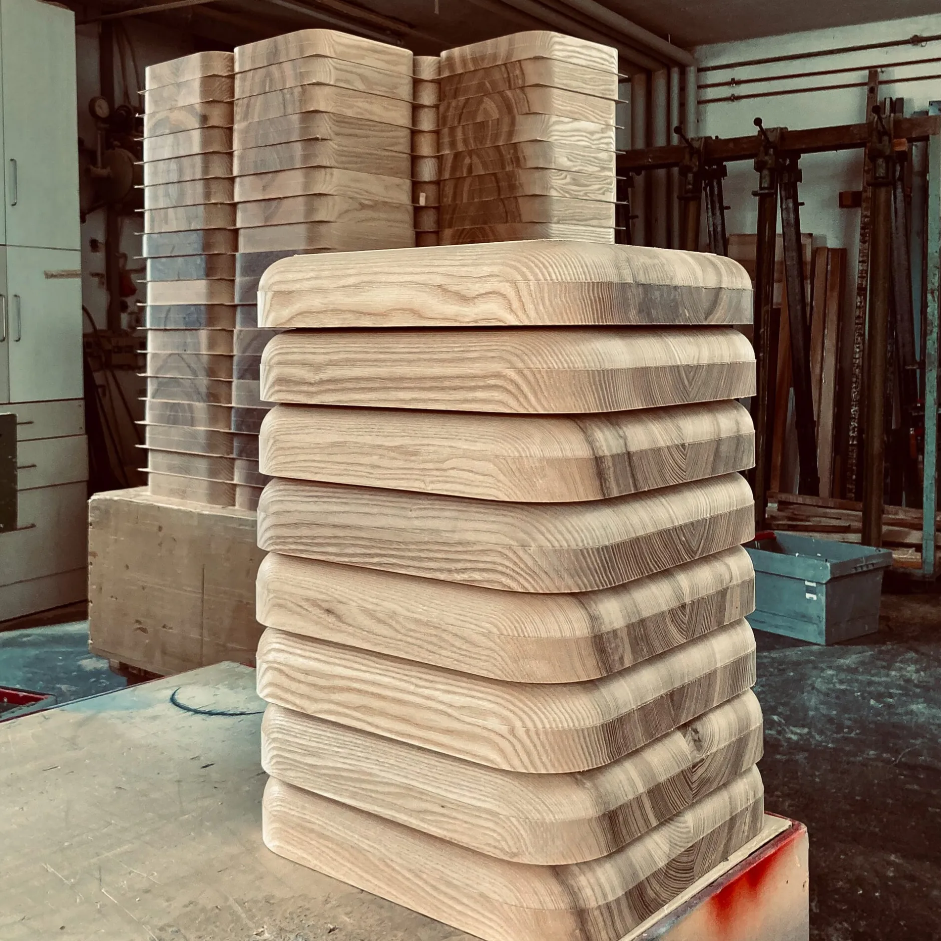 Auerberg Hocker Eschen- und Eichenholz Hot