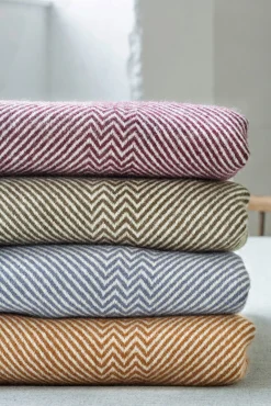 Røros Tweed Lammwolldecke Zickzack-Streifen Kattefot Clearance