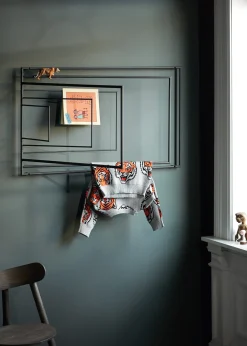 Wäsche- und Zeitungsständer Frame Outlet